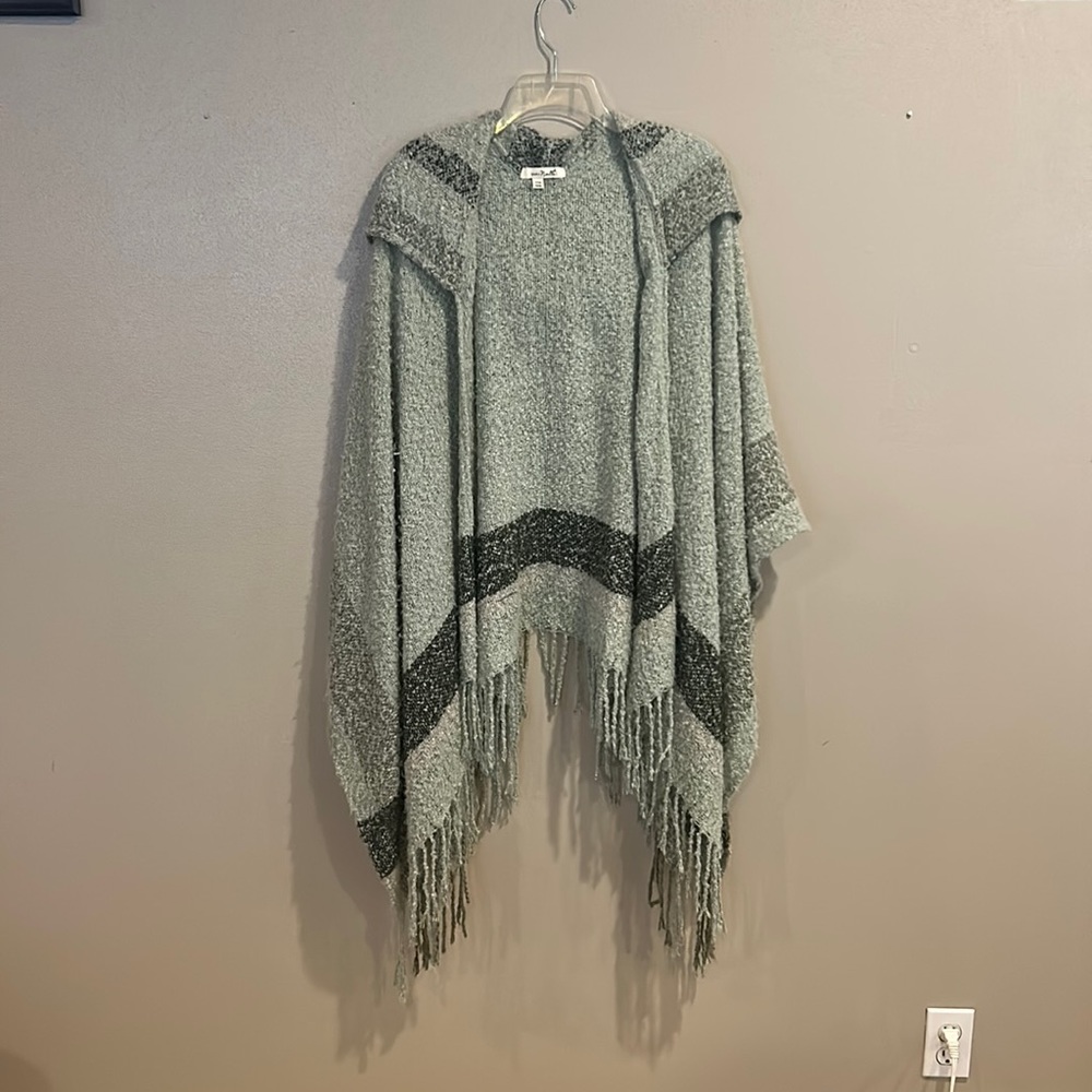 Simply Noelle poncho?
